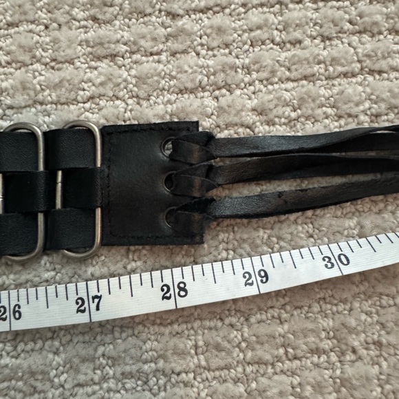 Stylish Black Belt with Tassel Detail - Picture 4 of 6